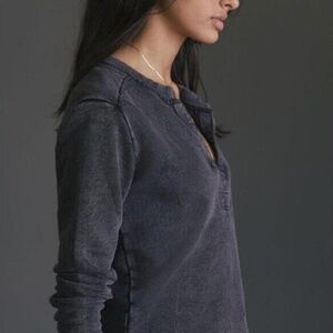 Pilcro Split Hem Distressed Sweatshirt | Charcoal/Black